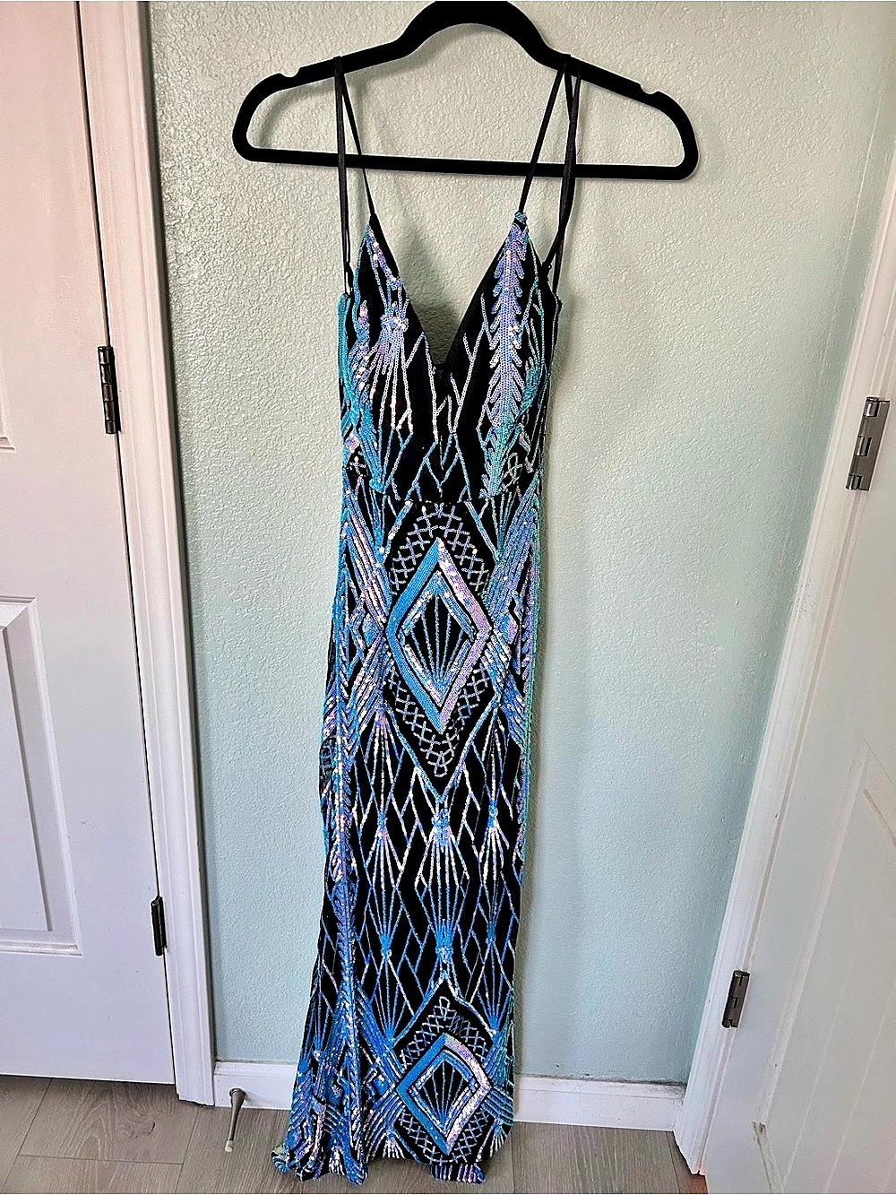 Emerald sundae iridescent Sequin Geometric Maxi Dress in Black & Blue XS